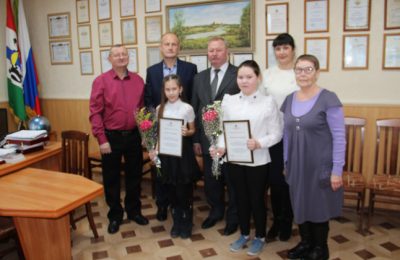 Школьницы из Кыштовки стали стипендиатами губернатора