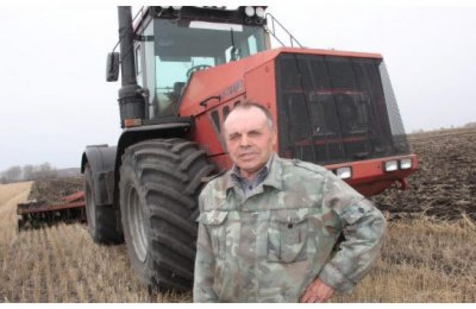 Путин наградил медалью тракториста из Венгеровского района