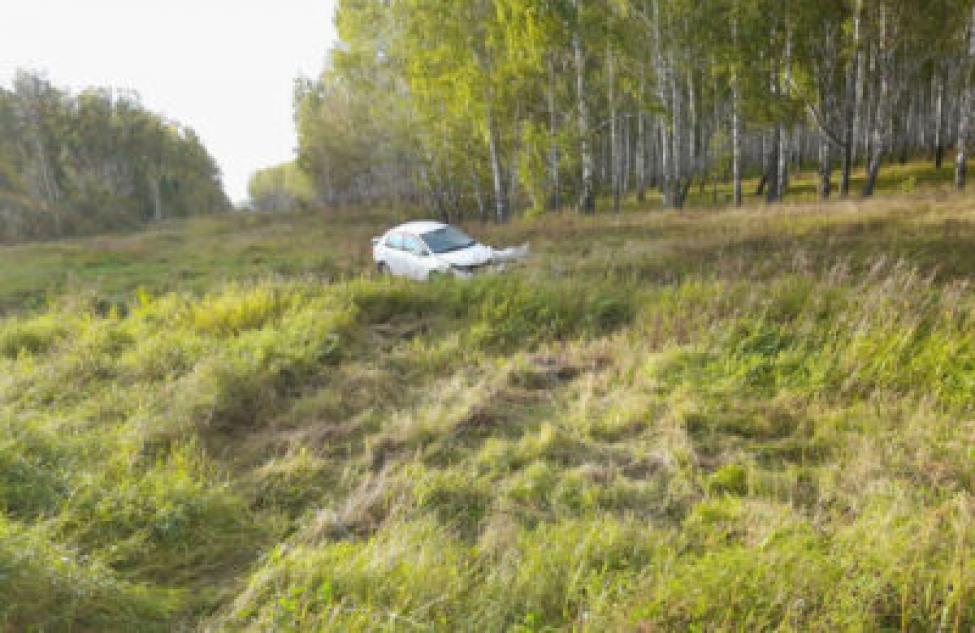 «Тойота» опрокинулась в Кыштовском районе: пострадал водитель