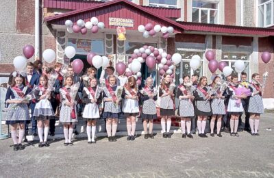 25 мая последний звонок прозвучал для Кыштовских выпускников