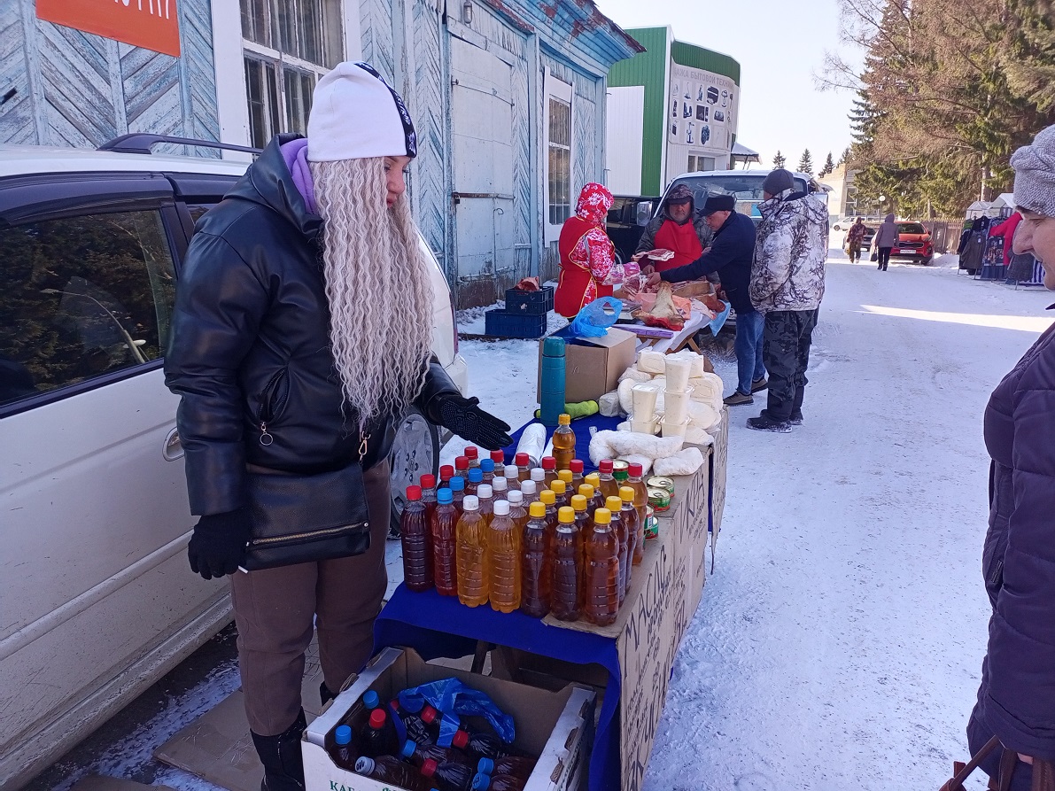 В Кыштовке прошла универсальная ярмарка - Правда Севера