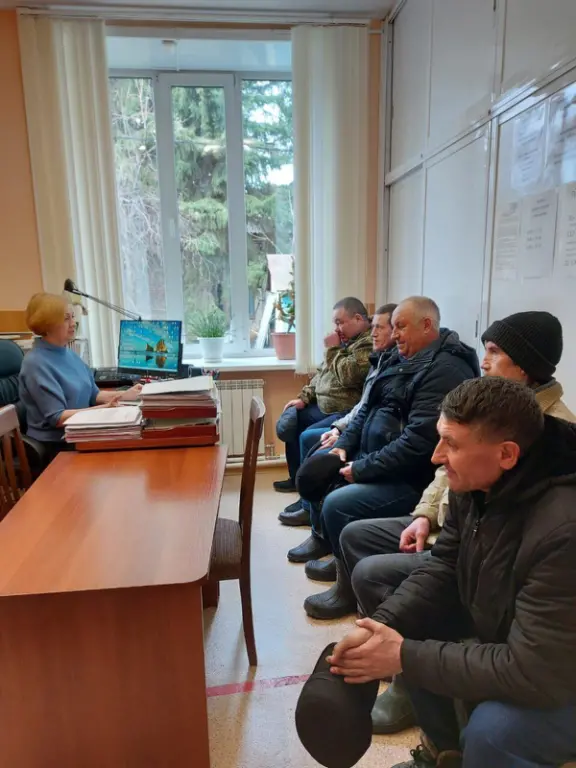Директор Кыштовского ЦЗН Юлия Васильченко регулярно проводит открытые встречи с гражданами района