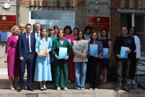 Глава Кыштовского района Николай Шипчин встретился с золотыми и серебряными медалистами