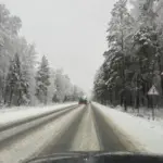 В Новосибирской области за сутки на борьбу со снегом вывели более тысячи специализированных машин