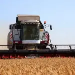 Губернатор Андрей Травников: Уборочная кампания проходит успешно несмотря на погоду