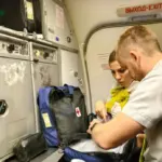 Министр Ростислав Заболоцкий оказал женщине медицинскую помощь на высоте 10 тысяч метров