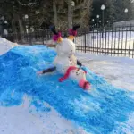 Снежные фигуры появились на главной площади района