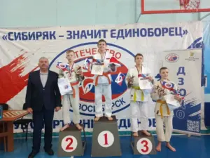 Кыштовские дзюдоисты получили оранжевые и желтый пояса.