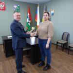 Молодая семья получила сертификат по госпрограмме