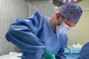 В Новосибирске женщине удалили из желудка опухоль с футбольный мяч