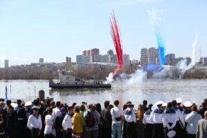 Дым над водой: навигацию-2026 парадом судов открыли в Новосибирске