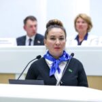 Анна Голова, почтальон из села Победа Усть-Таркского района, озвучила зарплату почтальона