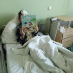 Книга для Темы, песни и шарики: как поздравили детей в больницах
