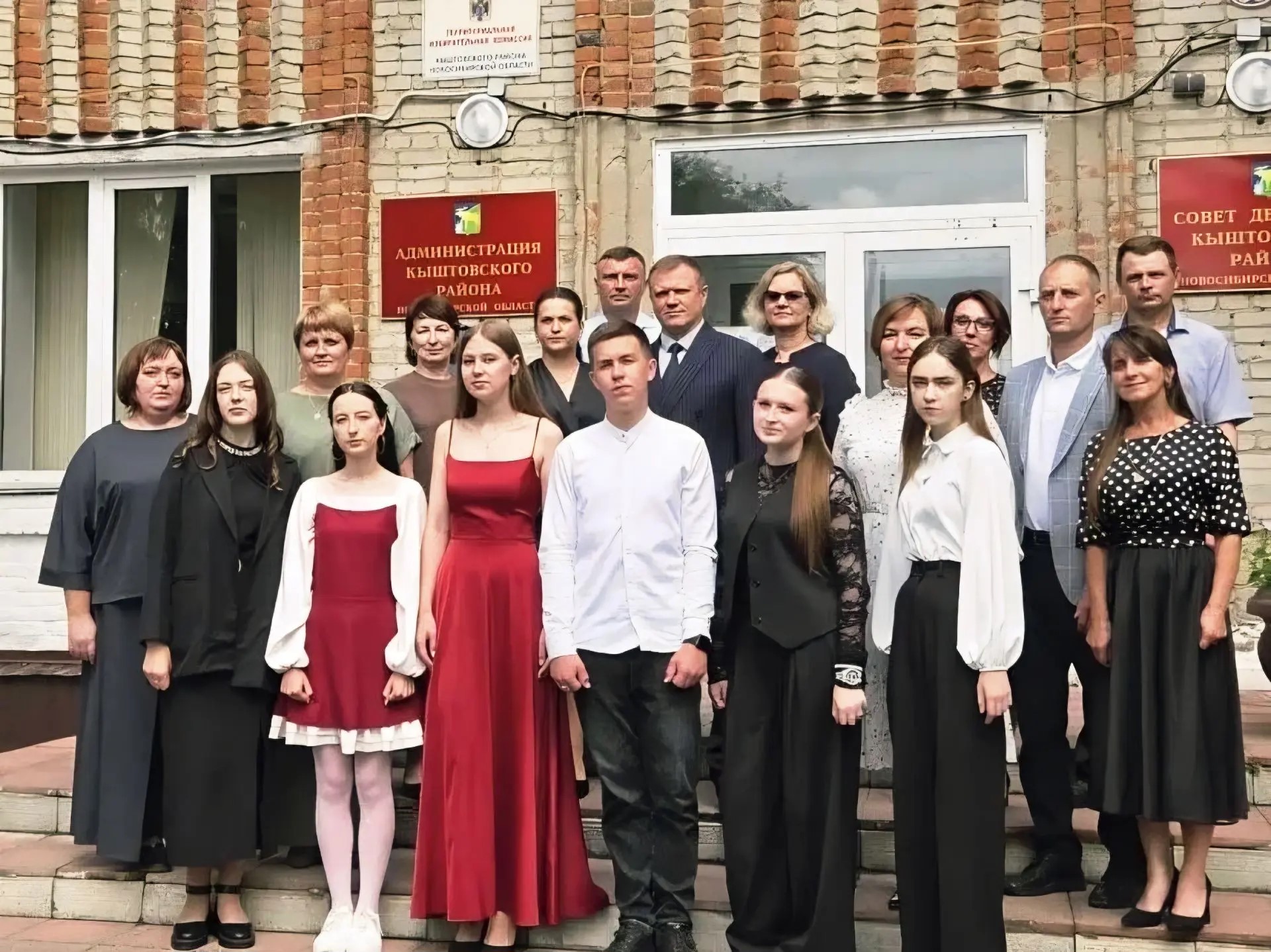 В Кыштовском районе поздравили медалистов и их родителей