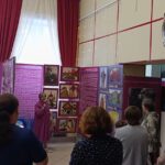 Мир через Культуру: в Кыштовском районе работает выставка „Вселенная Мастера“