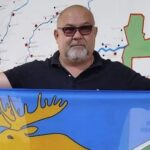 Флаг Кыштовского района побывал в зоне СВО и вернулся в местный музей