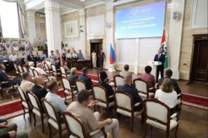 Работники физической культуры и спорта получают награды в преддверии своего профессионального праздника